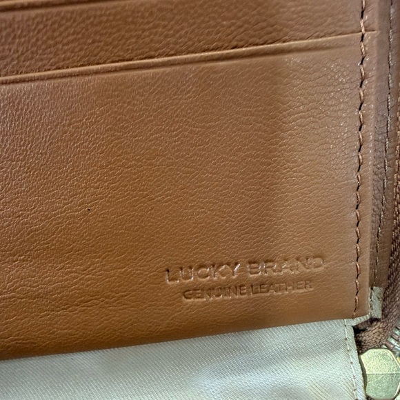 LIKE NEW Lucky Brand Tan Leather Wallet Organizer with Zipper - Picture 5 of 8